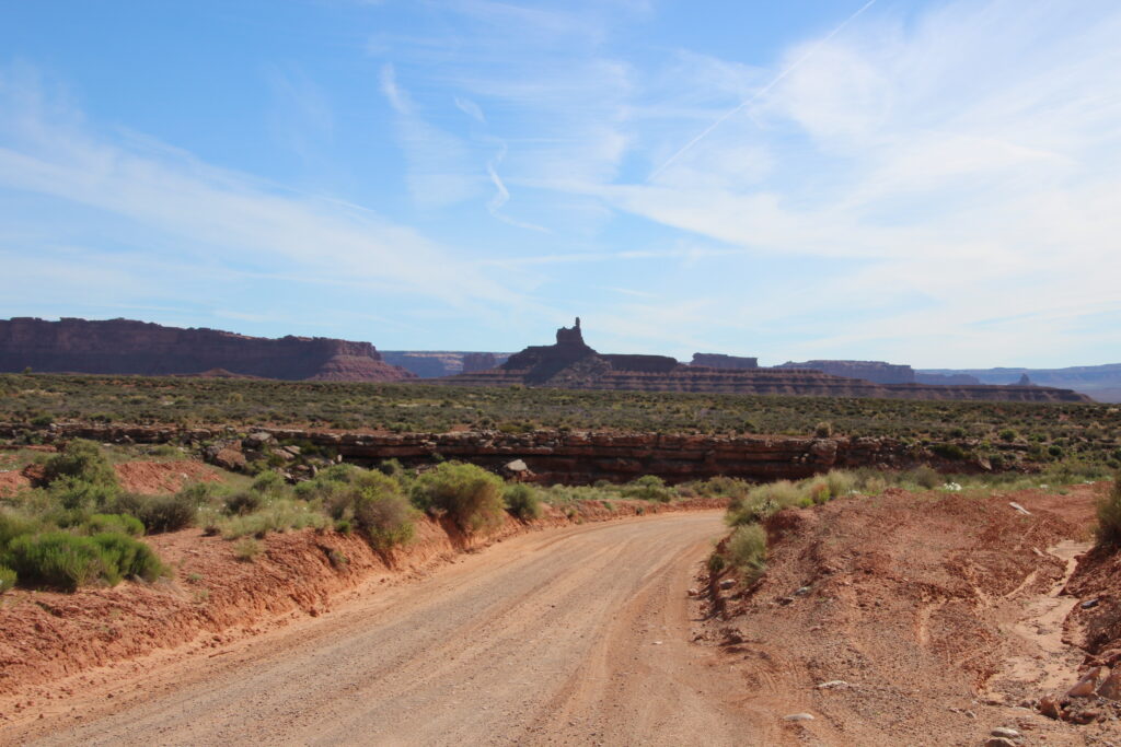 Roadtrip USA, Monument Valley, dirt road